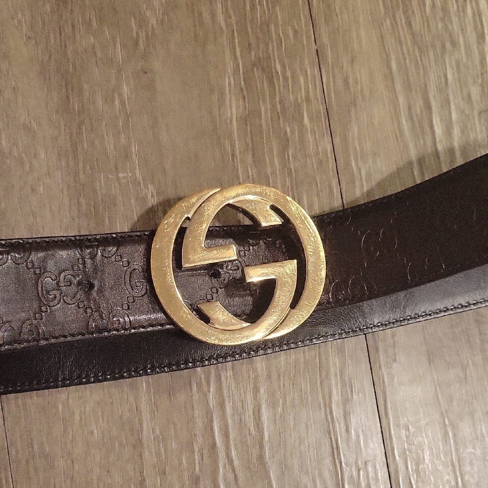 Gucci Black Leather Belt with Gold Buckle - Picture 3 of 6
